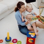 Работодателям, устраивающим женщин в декрете, предоставят льготы по ЕСВ