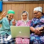 В Симферополе открыли центр, в котором пенсионеров научат общаться «ВКонтакте» и пользоваться банкоматами