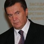 Янукович упростил получение пособий при рождении детей