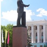 Памятник Ленину: действуя по закону