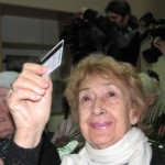 Крымские пенсионеры уже могут оформлять карты для получения пенсий
